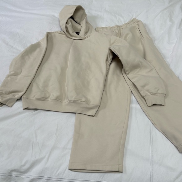 Vaara - Women's Cream/Tan Hoodie and Sweatpants 2pc Set S pants / M hoodie - Picture 2 of 9